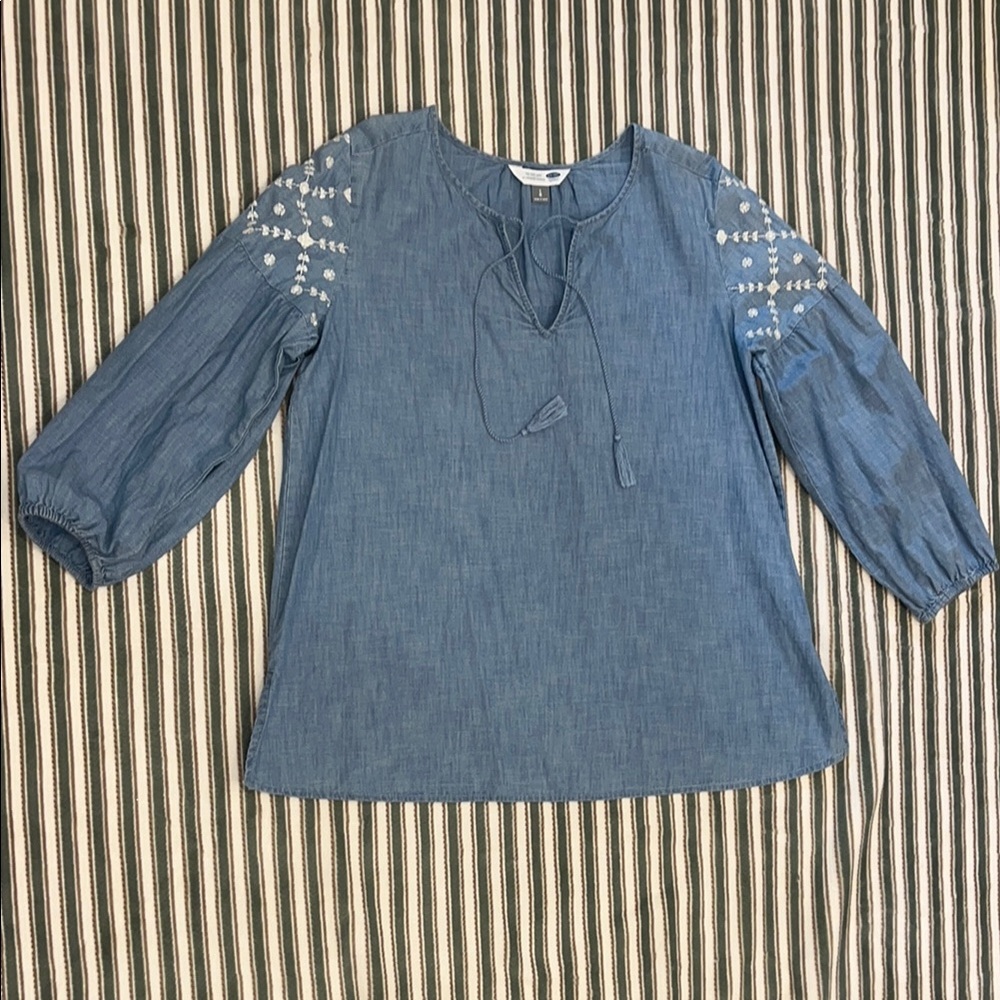 Old Navy Women’s ‘The Tunic Shirt’ blouse w white embroidered sleeves size L